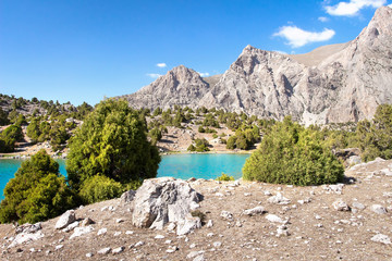Fototapete - Scenic mountain landscape with turquoise water in lake in Fann mountains, Tajikistan, Pamir-Alay. Amazing summer mountains