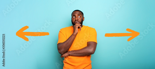 Cuadros en Lienzo Confuse and pensive expression of a boy with right or left to choose