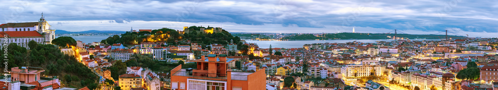 Obraz na płótnie Panorama of Lisbon in evening w salonie