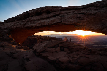 Wall Mural - Mesa Arch - Canyonlands National Park - Moab Utah