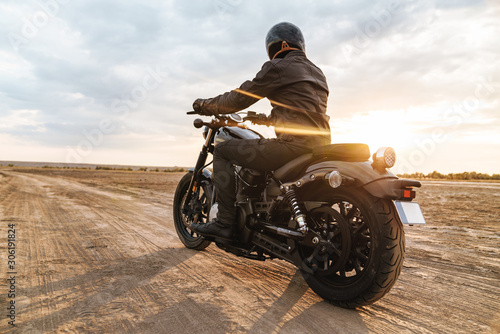 Cuadros en Lienzo Handsome young man biker on bike outdoors