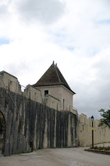 Sticker - Stadtmauer und Wehrturm in Provins, Frankreich