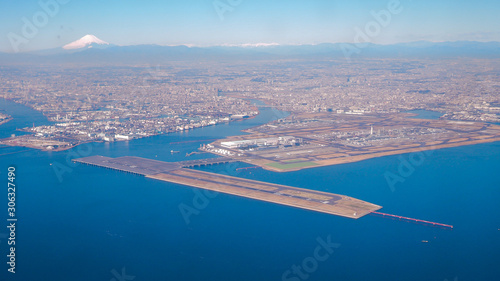 羽田空港d滑走路から富士山まで一望stock Photo Adobe Stock