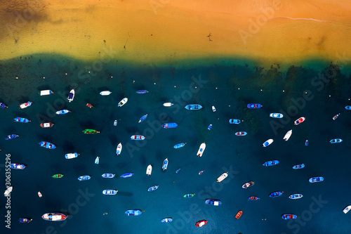Cuadros en Lienzo Aerial view of the many anchored boats off the coast