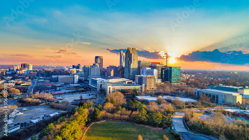 Fototapeta na szkło Downtown Raleigh, Karolina Północna, USA Skyline Aerial