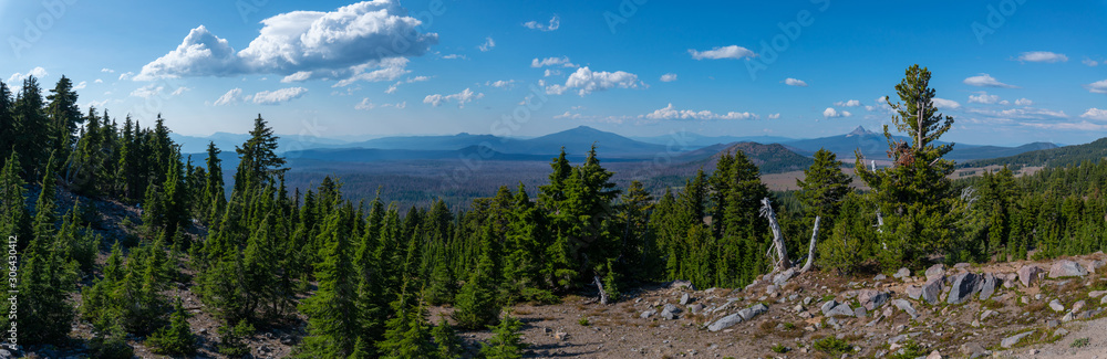 Panorama from Crater Lake National Park in Oregon - obrazy, fototapety, plakaty 