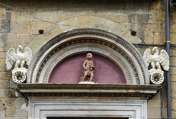 Sticker - Lunette of the House of the Opera of San Giovanni Battista with a terracotta statue by Antonio Rossellino representing San Giovannino with two eagles on the sides, Florence, Tuscany, Italy