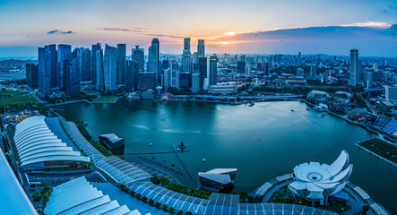 Fototapete - Singapore financial district skyline in beautiful sunset, Singapore city
