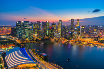Fototapete - Singapore financial district skyline at night, Singapore city