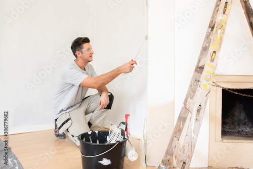 Cuadros en Lienzo Young painter painting surfaces