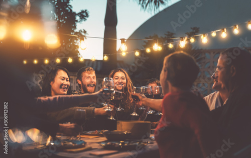Fotomural Happy family dining and tasting red wine glasses in barbecue dinner party - Peop