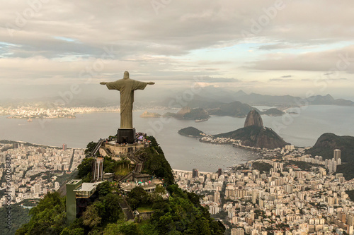 Fotografía Aerial view of Rio de Janeiro with Christ Redeemer statue