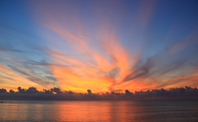 Wall Mural - beautiful sunrise on the sea