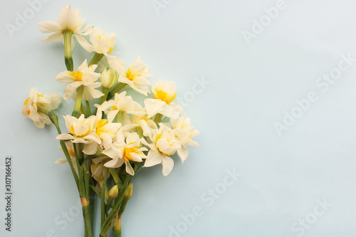 Cuadros en Lienzo bouquet of white narcissus flowers