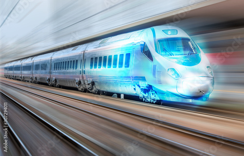 Obraz Metro  szybki-pociag-jezdzi-po-torach-kolejowych-trenuj-w-ruchu