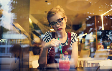 Wall Mural - young woman in bar