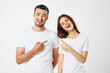 © SHOTPRIME STUDIO - happy couple with thumbs up
