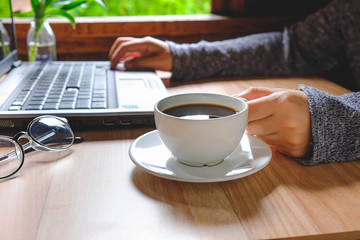 Wall Mural -  Office workers drinking coffee on the desk