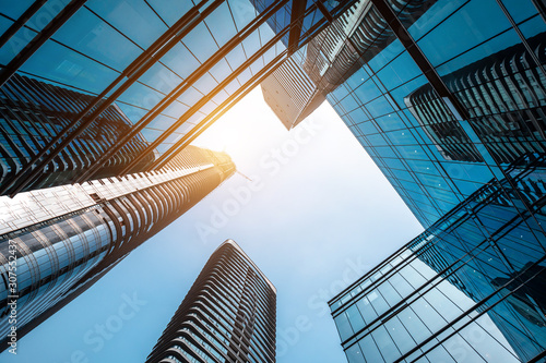 Fotografía Low angle shot of modern architecture