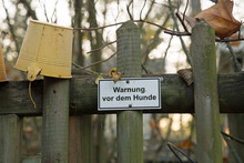 Schild "warnung Vor Dem Hunde"