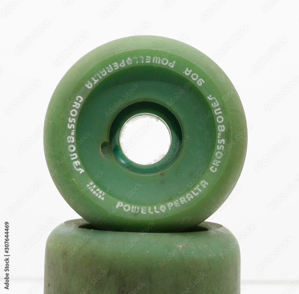 POWELL PERALTA CROSS BONES 90A パウエル　ウィール NOS original 1980's Powell Peralta Skateboard Wheels Cross