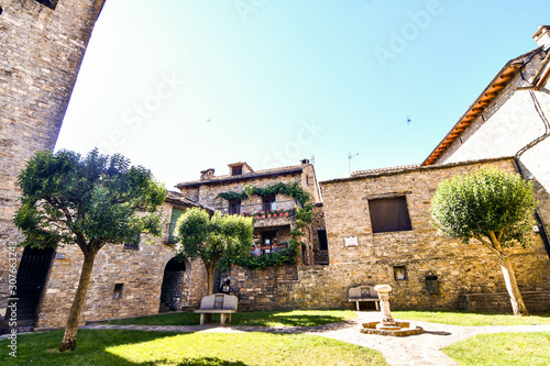 Fotografía village in france, photo as a background , in ainsa sobrarbe , huesca aragon pro