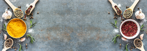 Fotografía Long wide banner with fresh organic different spices and herbs on rustic stone table