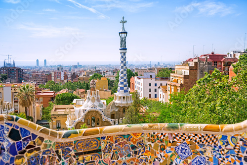 Naklejki Antoni Gaudí  park-guell-w-barcelonie-katalonia-hiszpania