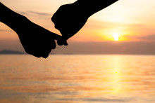 Silhouette Of Hand To Pinky Promise, Pinky Swear In Front Of The Sun During Sunset Time. Love And Valentine Concept.