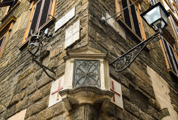 Wall Mural - Close-up of the corner between Via del Corso and Via dei Cerchi, streets in the historic centre of Florence, with an old wall shrine and an inscription: 