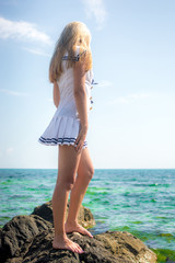 Canvas Print - Girl and the sea