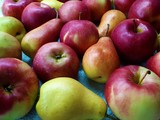 Fototapeta Kuchnia - close-up of apples and pears