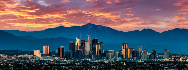 Fototapete - Los Angeles Skyline at sunset