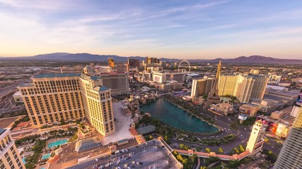 Fototapete - Las Vegas, Nevada, USA skyline over the strip at dusk.