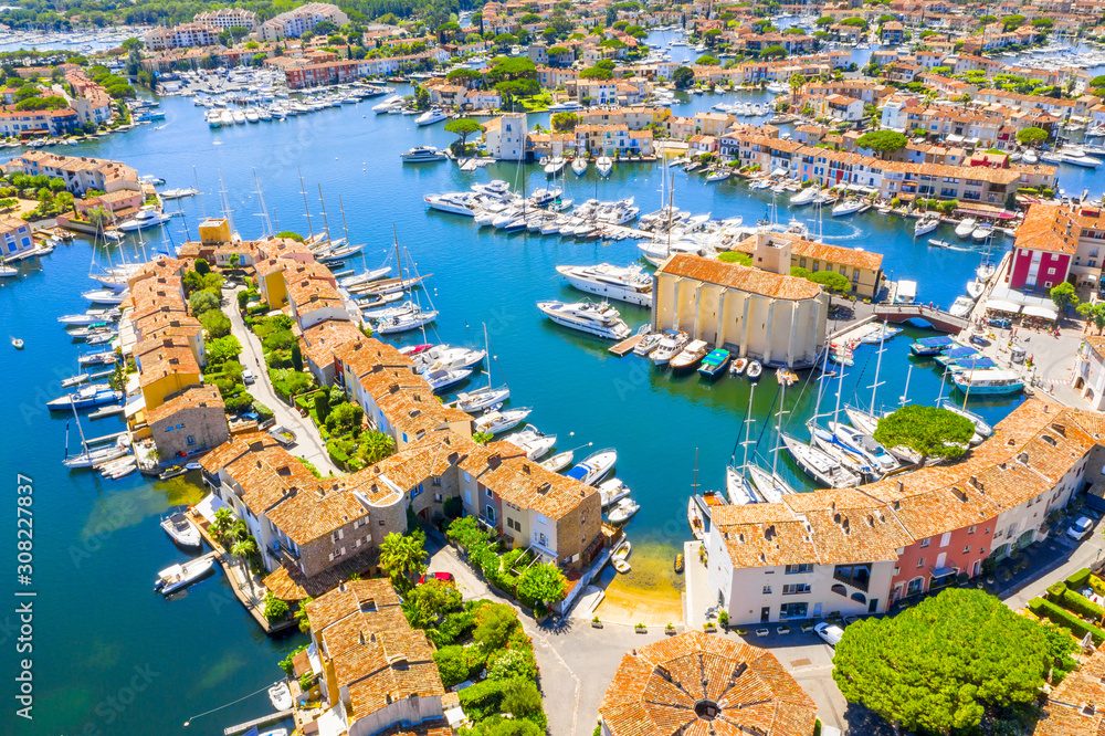 View Of Colorful Houses And Boats In Port Grimaud During Summer Day-Port Grimaud, France - obrazy, fototapety, plakaty 
