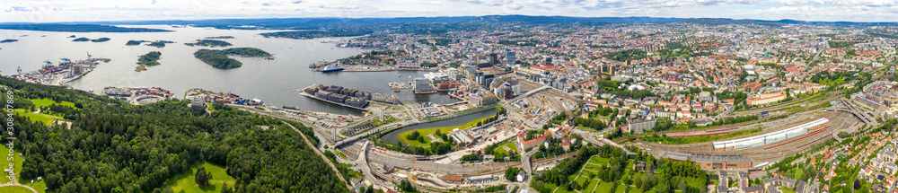 Obraz na płótnie Oslo, Norway. Large aerial panorama of the city w salonie