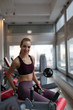 © TIGERRAW - Frau im Fitnessstudio beim Sport machen