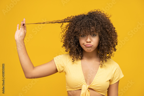 Fotografía Closeup unhappy frustrated young woman surprised she is losing hair, receding hairline