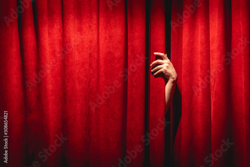 Cuadros en Lienzo The hand on the red curtain background