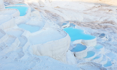  Blue water in the Pamukkale travertine pools