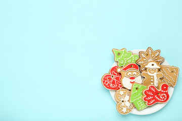 Wall Mural - Christmas gingerbread cookies in plate on blue background