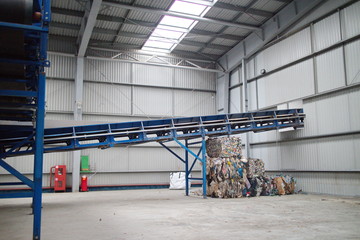 belt conveyors for sorting municipal solid waste