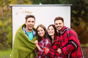 Canvas Print - Happy friends in outdoor cinema