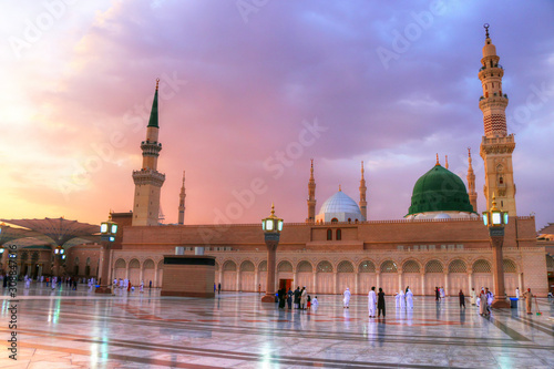 Fotomural Medina/Saudi Arabia - May 30, 2015: Prophet Mohammed Mosque, Al Masjid an Nabawi