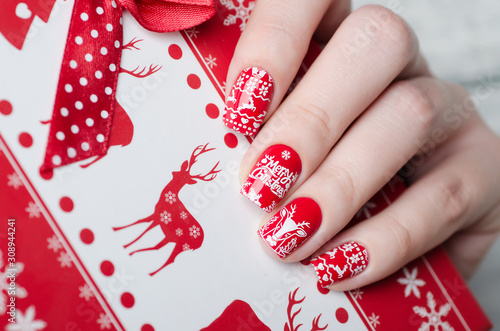 red Christmas manicure with deer and snowflakes and Norwegian pattern with box f Fototapet