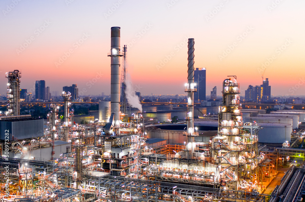 Aerial view of oil refinery during sunrise. - obrazy, fototapety, plakaty 