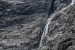Wasserfall am Kjenndalsbreen Gletscher im Jostelalsbreen Nationalpark, Norwegen