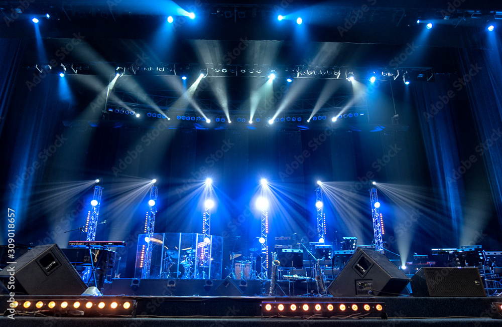 Bright beautiful rays of light on an stage before the concert. - obrazy, fototapety, plakaty 