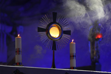 The ceremony of raising Monstrance in the church during the holidays