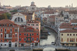 Venedig,  Italien: Luftaufnahme der Stadt Venedig - Skyline von Venedig im Sonnenaufgang - Blick in den Kanal